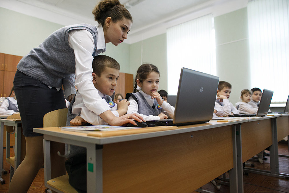 В Госдуме предложили ввести единый оклад для молодых учителей